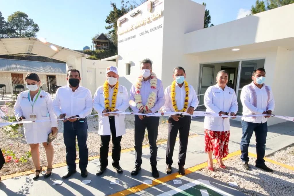 Inaugura Rutilio Escandón reconversión del Centro de Salud Microrregional El Edén, en Chilón