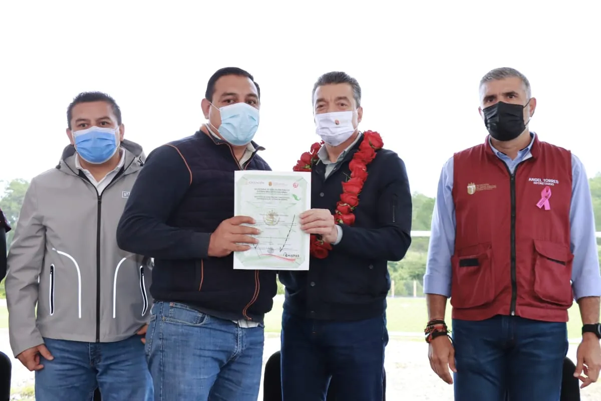 Rutilio Escandón inaugura la rehabilitación de la Unidad Deportiva de Jitotol