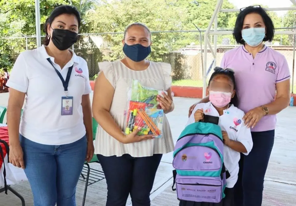 DIF TAPACHULA ENTREGÓ APOYOS ESCOLARES A ESTUDIANTES DE NIVEL BÁSICO