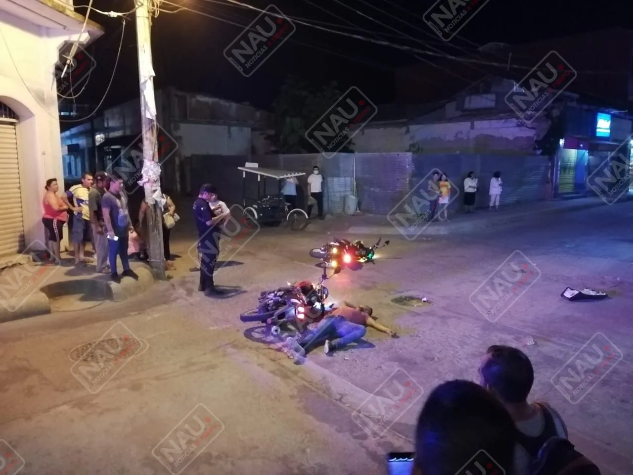 Cuatro personas lesionadas al chocar dos motocicletas