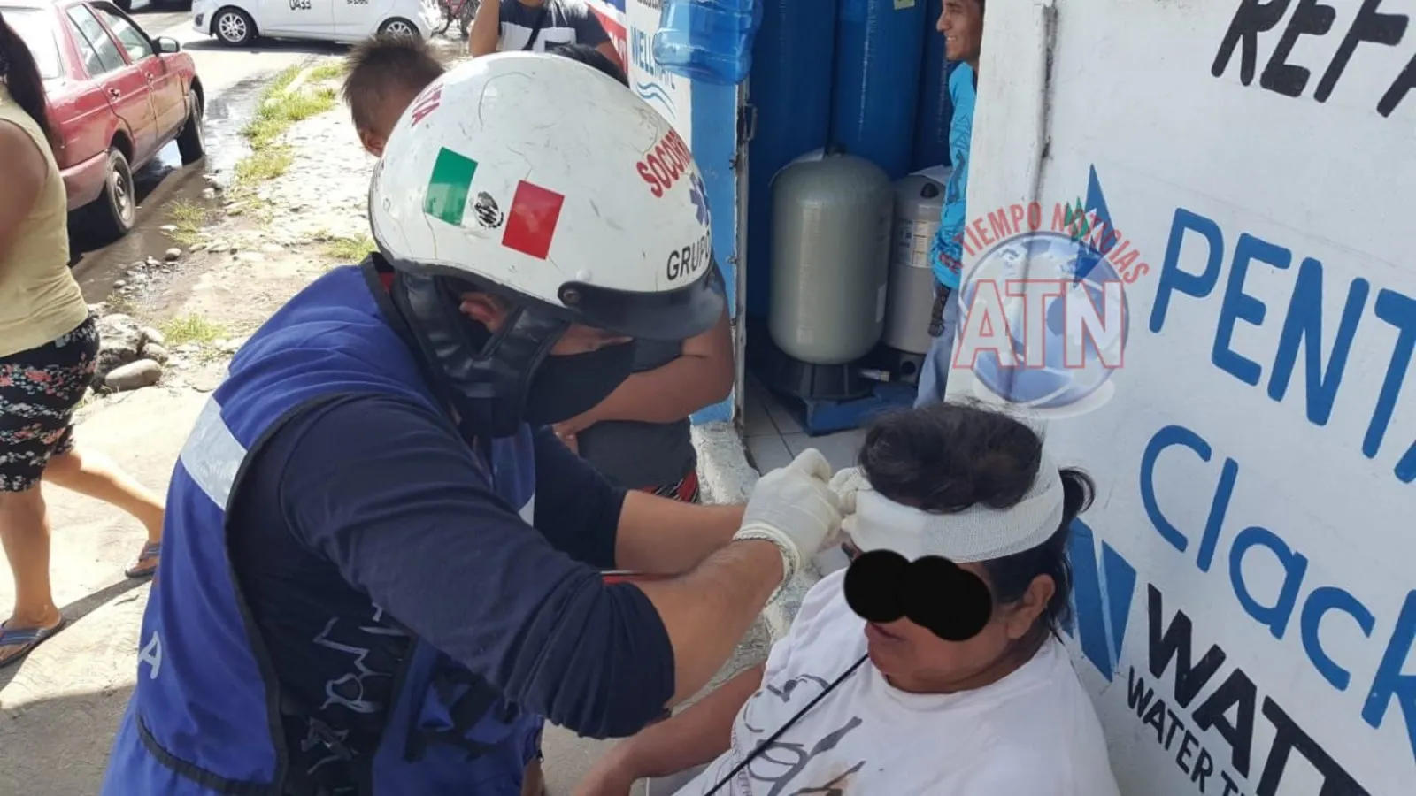 Señora se lesiona al caer de su propia altura
