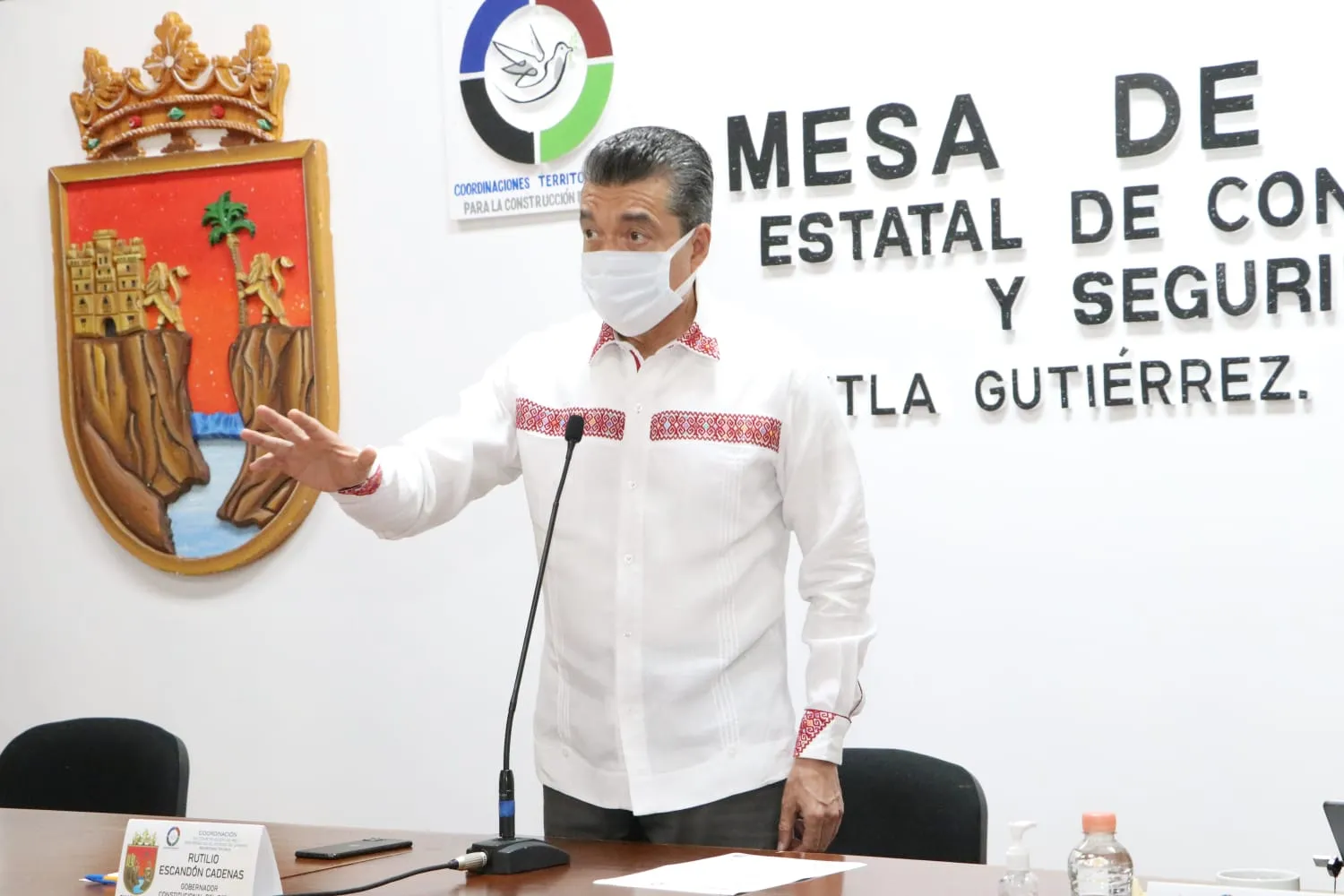Llama Rutilio Escandón a vacunarse y no bajar la guardia ante el COVID-19