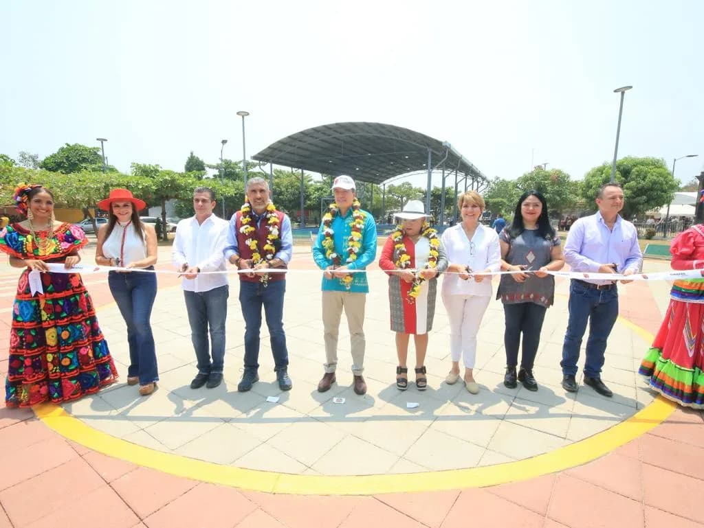 Rutilio Escandón inaugura en Suchiate el parque de la colonia Las Casitas