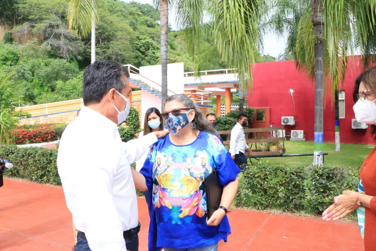 Rutilio Escandón y titular del INEA reconocen a quienes luchan contra el rezago educativo en Chiapas