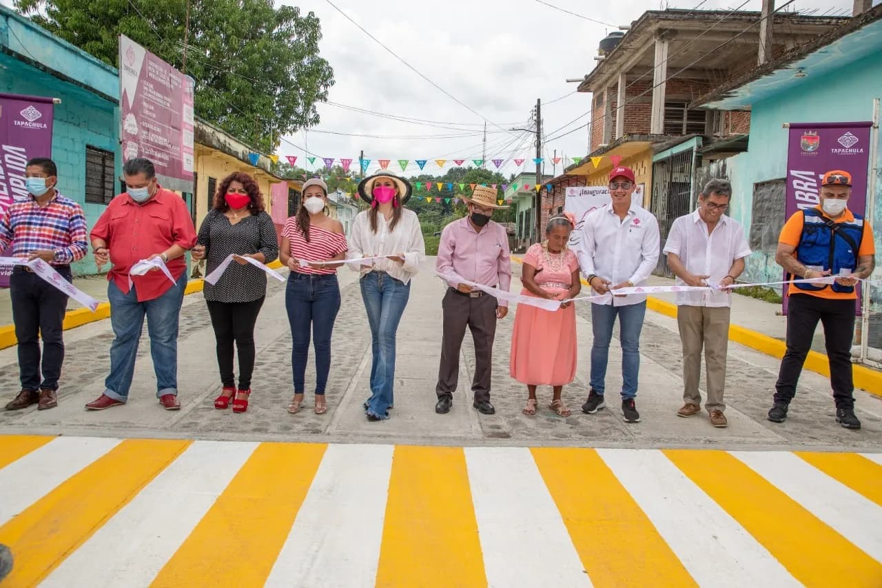 INAUGURA ROSY URBINA PAVIMENTACIÓN MIXTA EN COLONIA LAS AMÉRICAS I