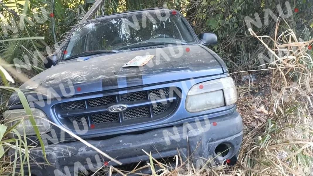 Abandonan camioneta en el libramiento Sur poniente
