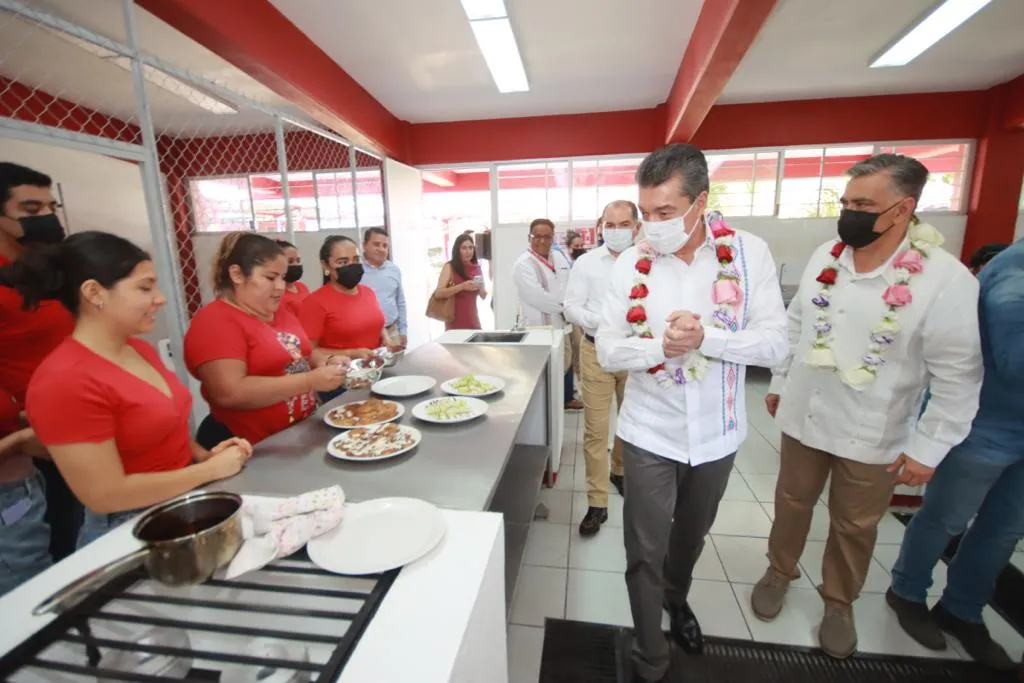 Beneficia Rutilio Escandón con espacios educativos y de capacitación laboral al Cecati No. 86 de Tapachula