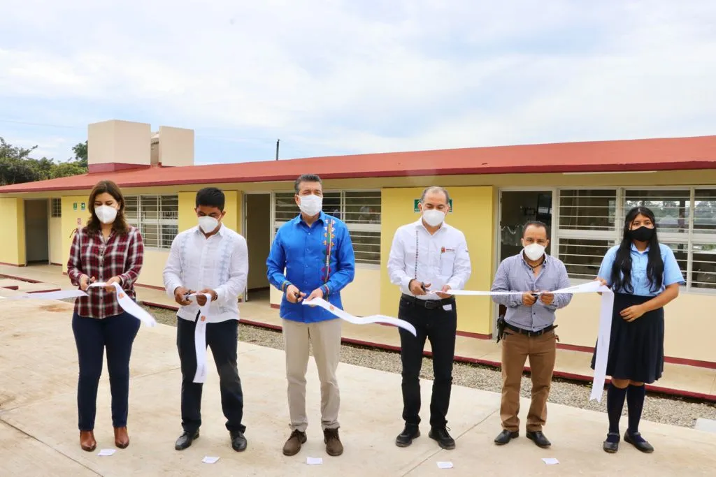 Rutilio Escandón inaugura espacios educativos en la Telesecundaria 1346 “Benito Juárez” de Cacahoatán