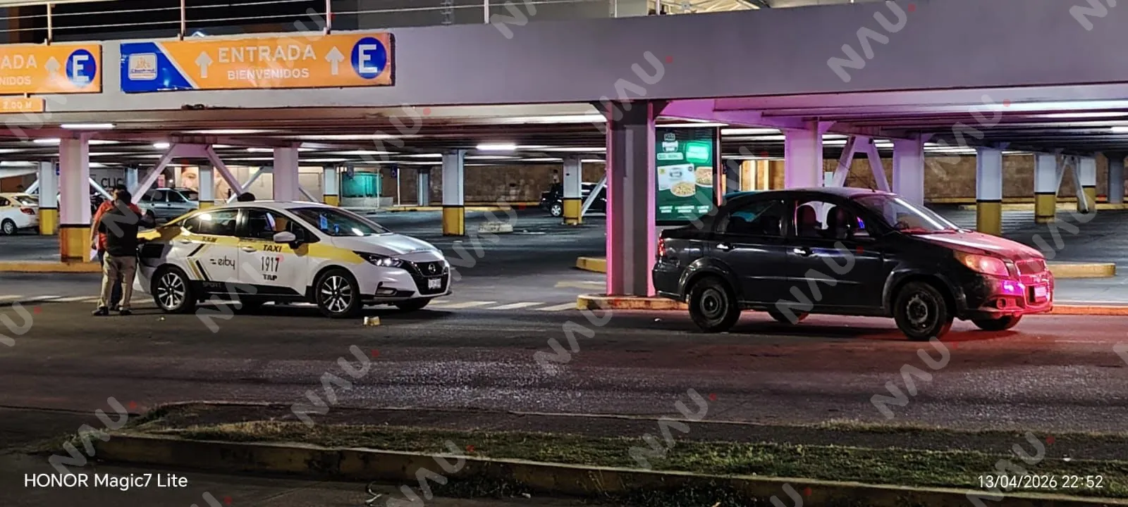 CHOQUE POR ALCANCE FRENTE A PLAZA CRISTAL GENERA CONGESTIÓN VEHICULAR EN TAPACHULA