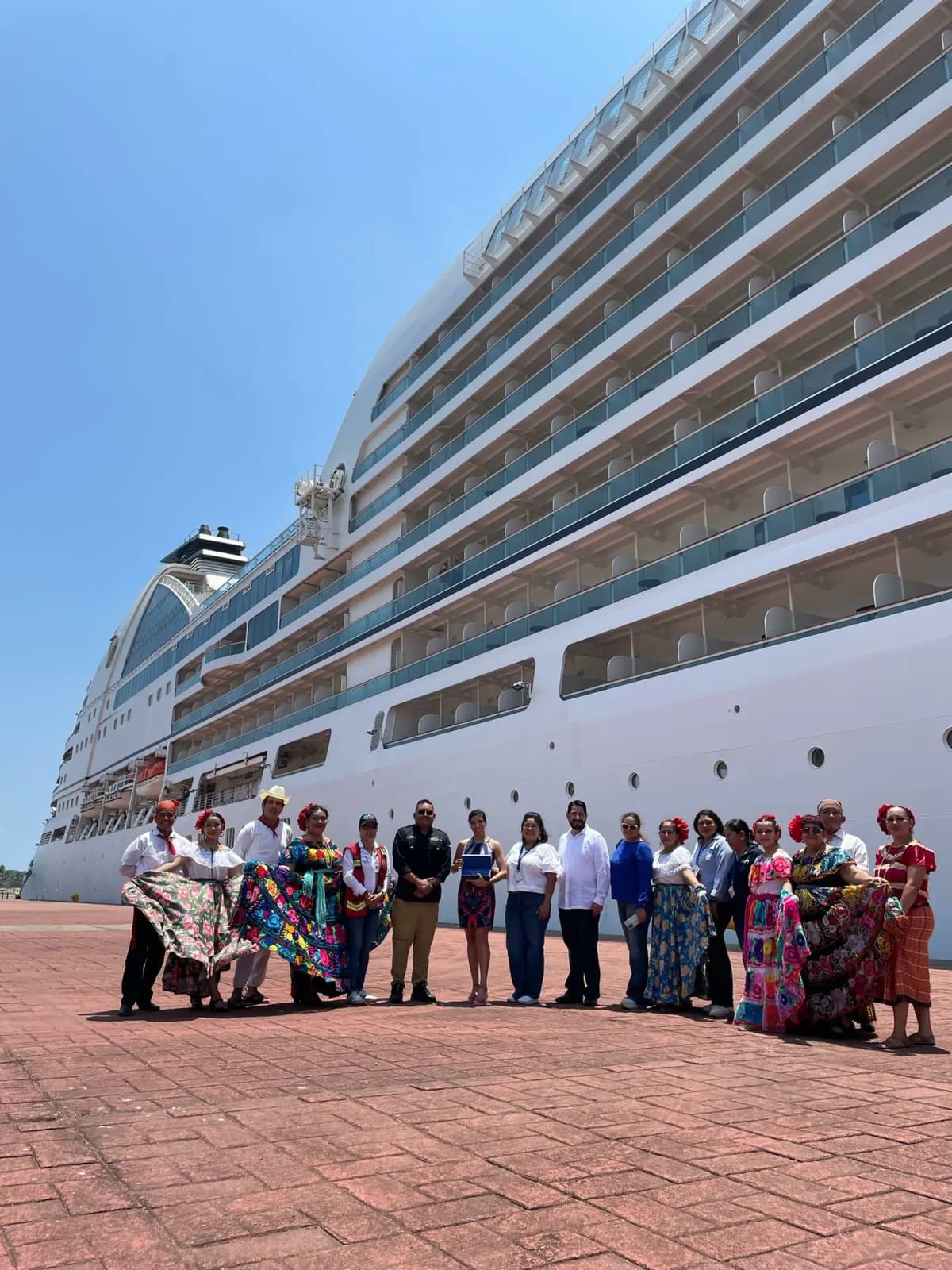 Tapachula da la bienvenida al Crucero Seabourn Encore en su arribo inaugural a Puerto Chiapas