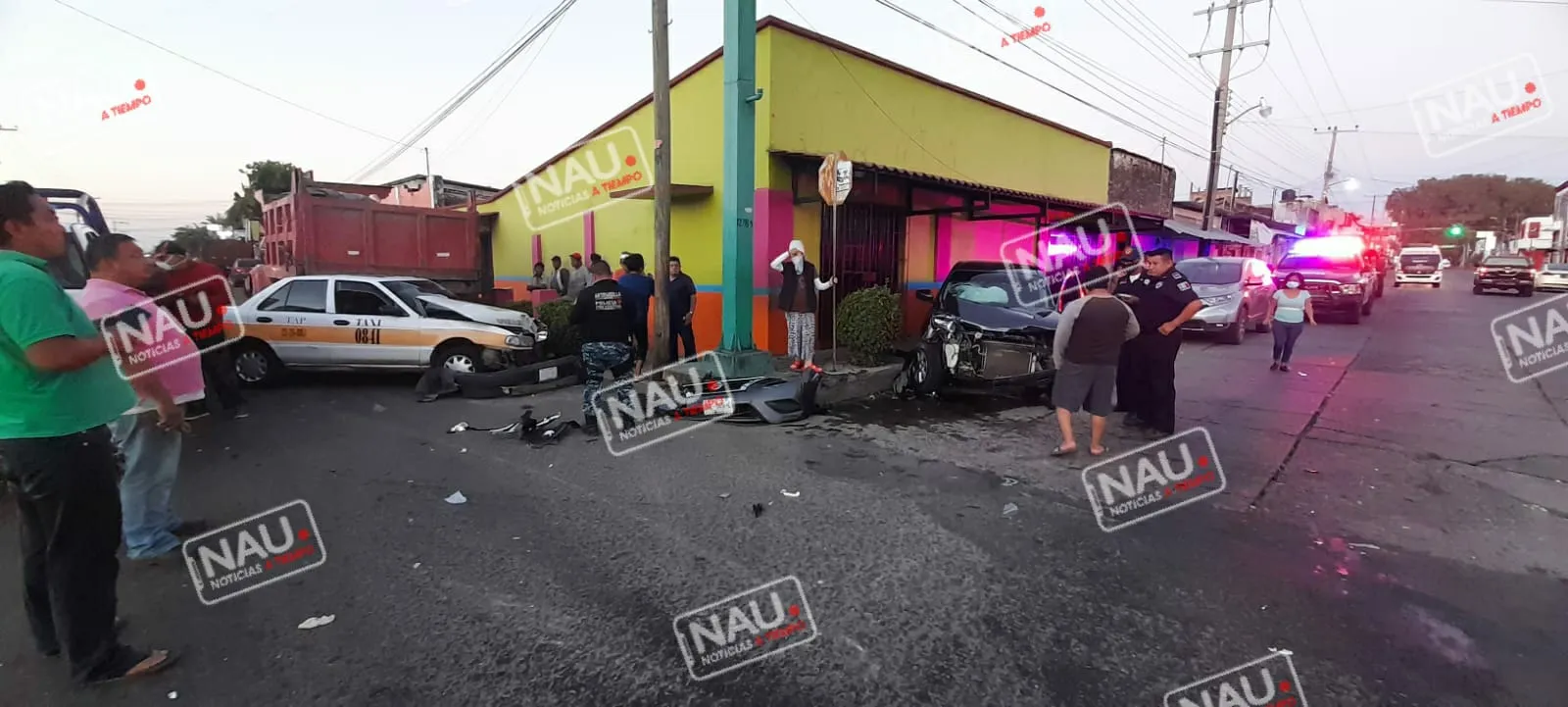 Taxista lesionado al ser impactado por otro vehículo.