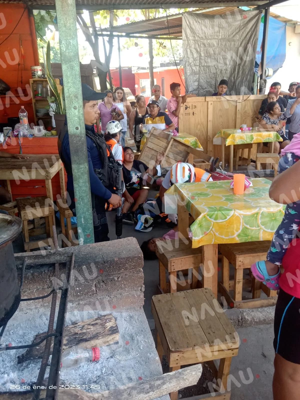 Dos mujeres que desayunaban en un local fueron embestidas por un motociclista en el bulevard Chiapas