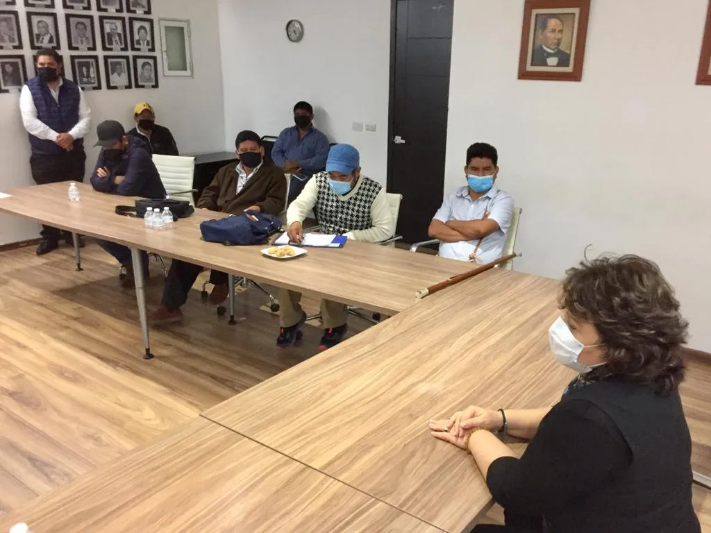 Privilegia Cecilia Flores diálogo con pobladores de Oxchuc