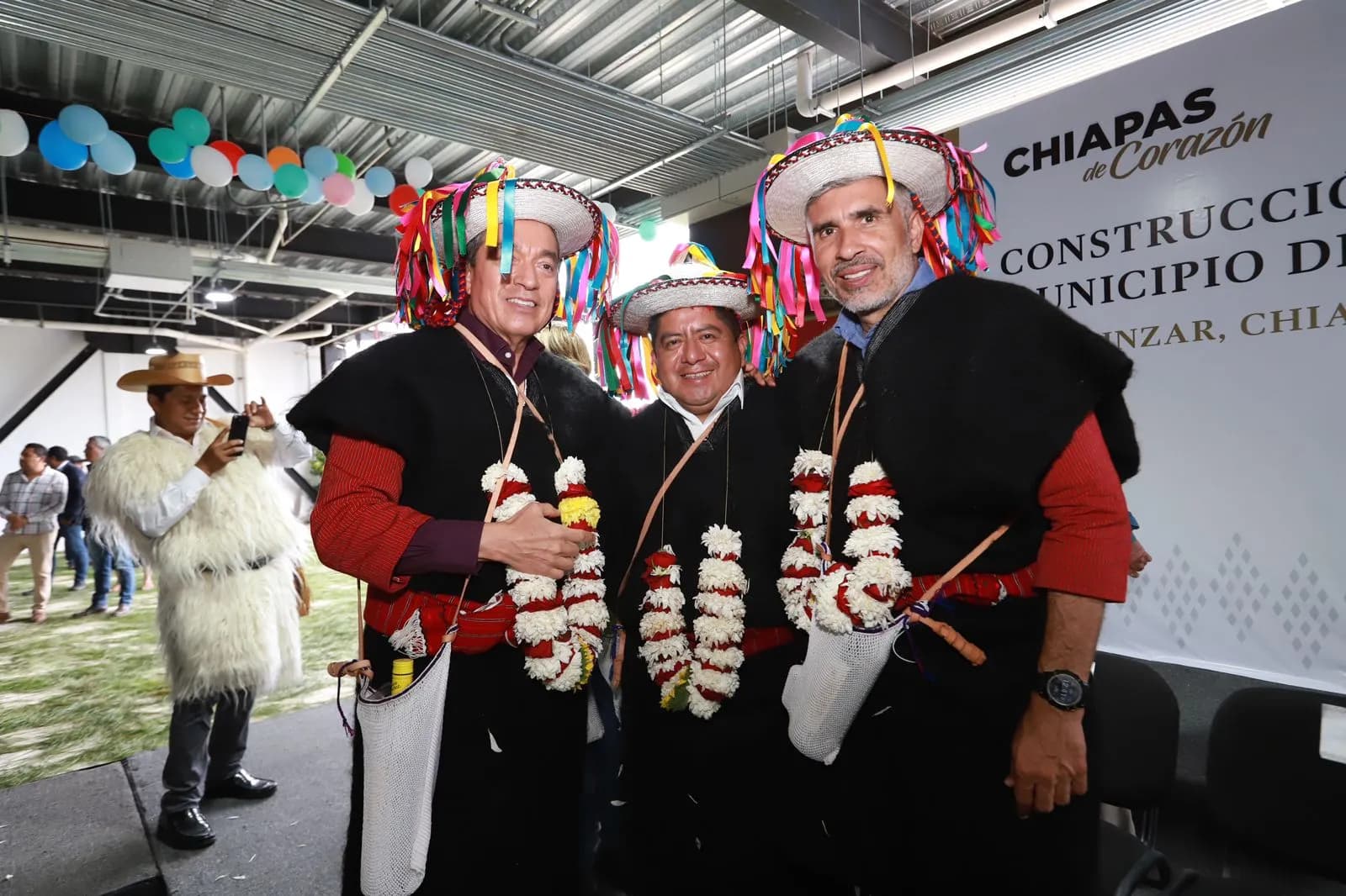 Inaugura Rutilio Escandón construcción del Mercado Público de Larráinzar