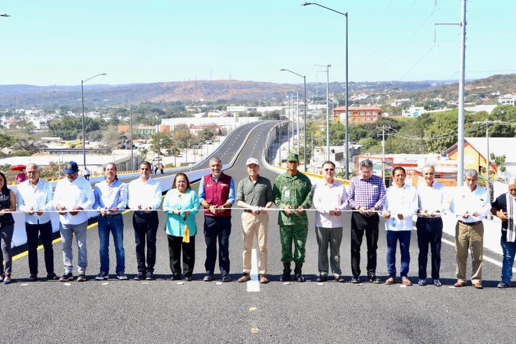 Rutilio Escandón abre al tránsito la parte superior del doble paso a desnivel del Libramiento Norte
