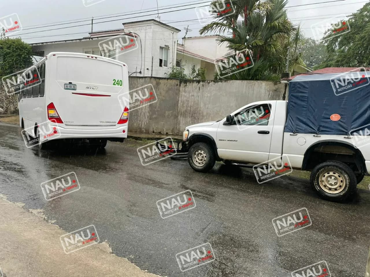 Solo daños materiales deja accidente vehicular.