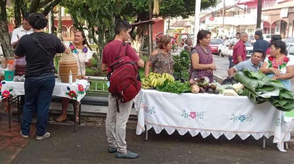 Un éxito el “Tianguis Comunitario” en Tuxtla Chico