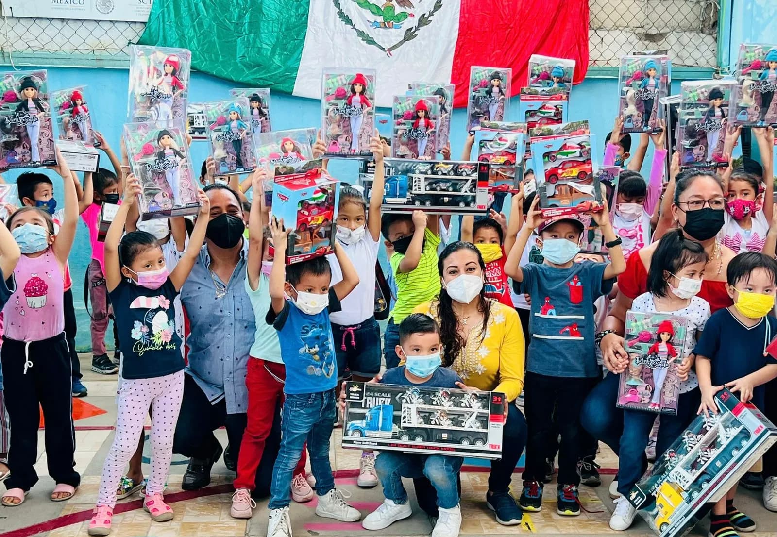 Séptima Regidora Continúa Entrega de Juguetes a Niñas y Niños de #Tapachula.