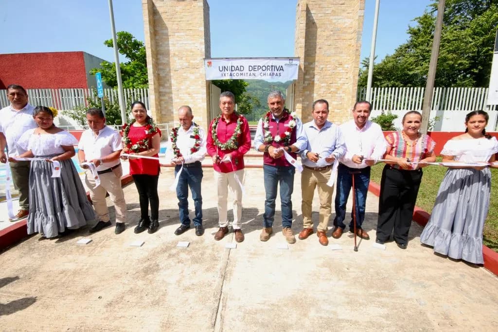 Inaugura Rutilio Escandón rehabilitación integral de la Unidad Deportiva de Ixtacomitán