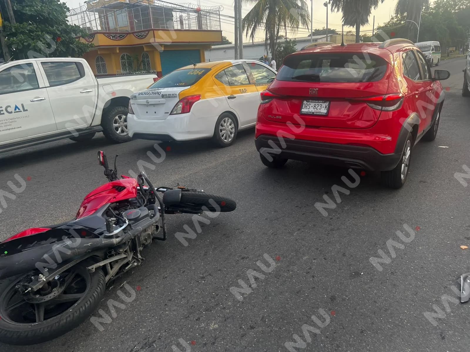 Motociclista sufre lesiones tras ser embestido por automóvil en el sur poniente de Tapachula