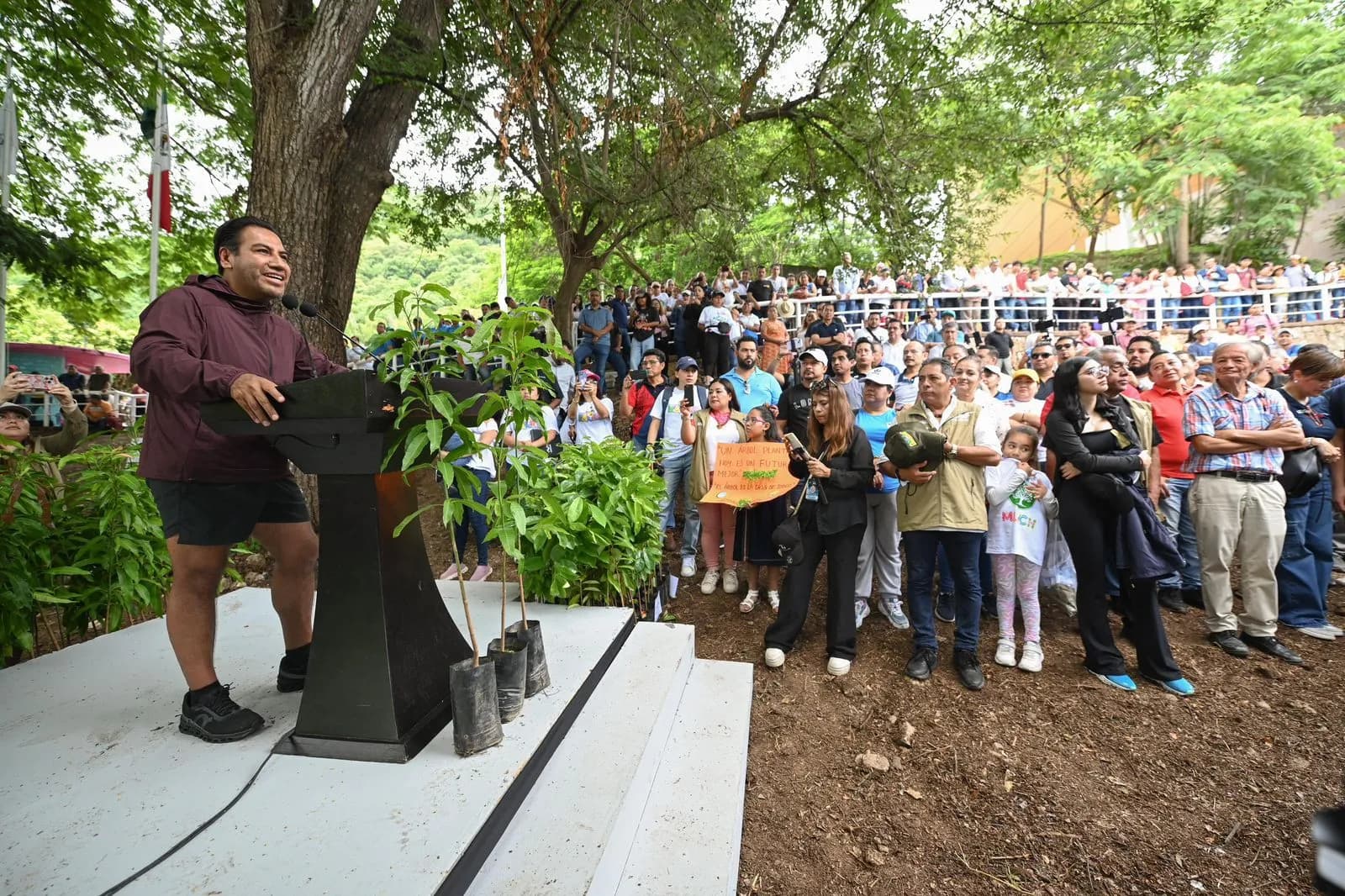 Asiste Eduardo Ramírez a inicio de la reforestación “Siembra con conciencia” en el MUCH