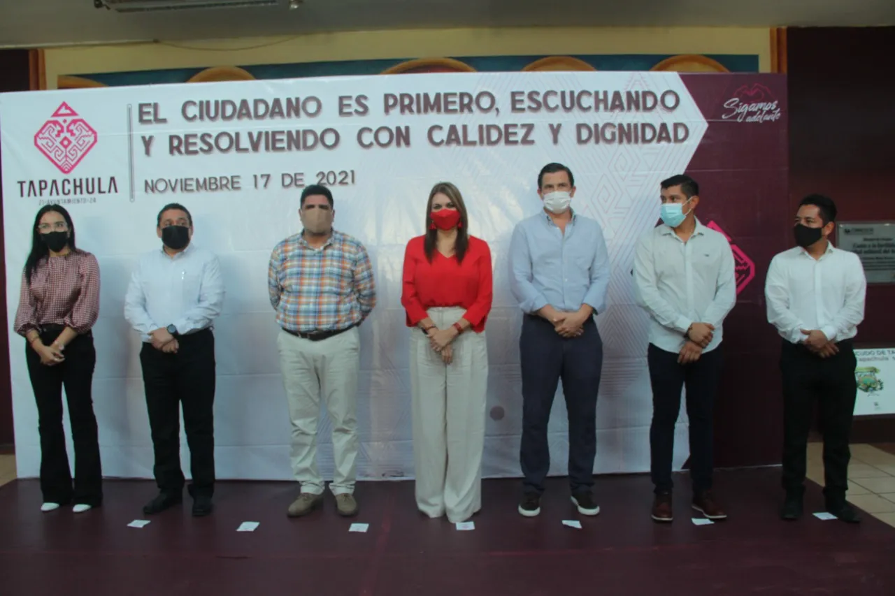 CON EL TALLER “EL CIUDADANO ES PRIMERO” SE CAPACITA A SERVIDORES PUBLICOS DE TAPACHULA
