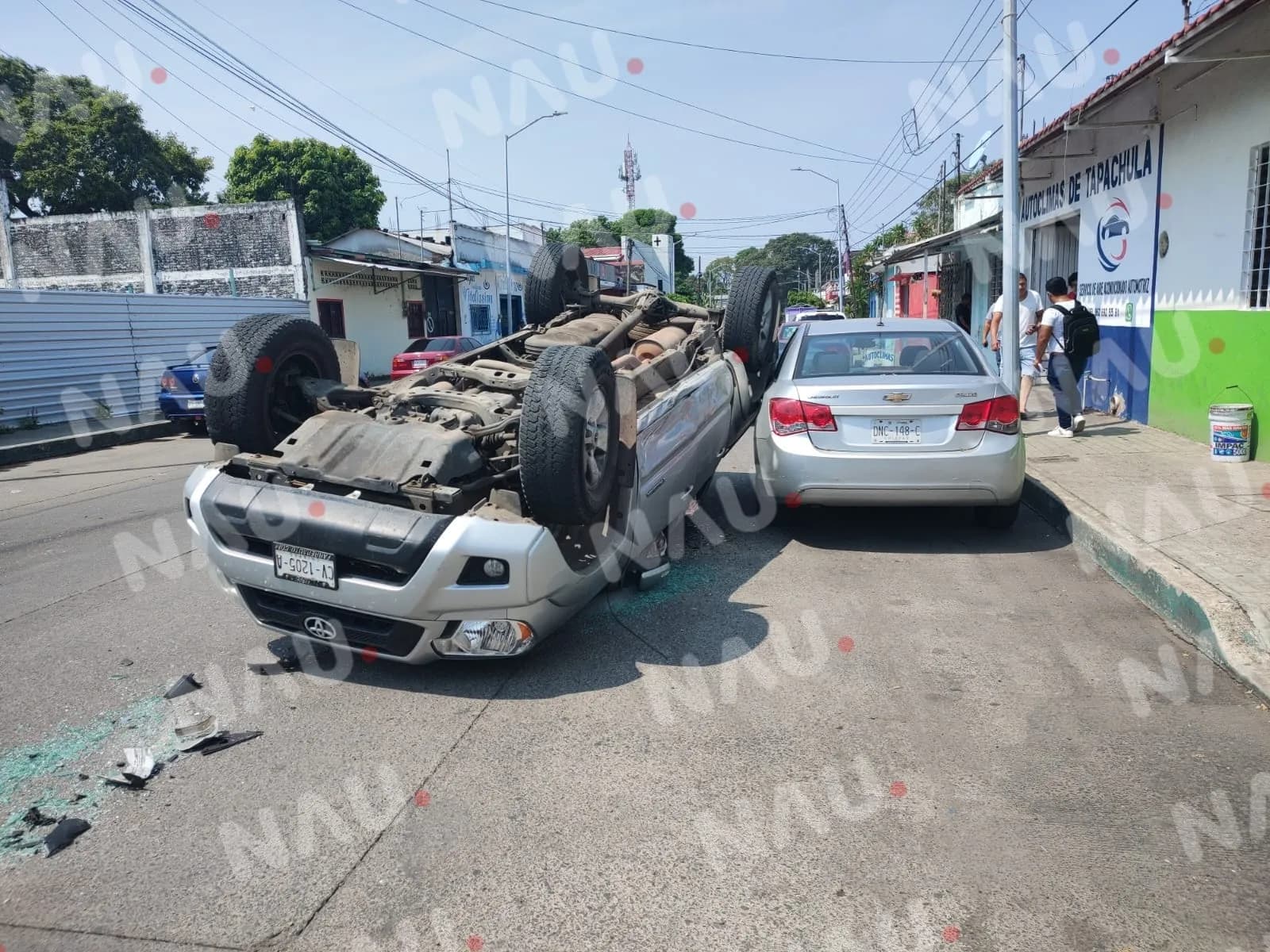 Choque de tres vehículos deja una persona lesionada