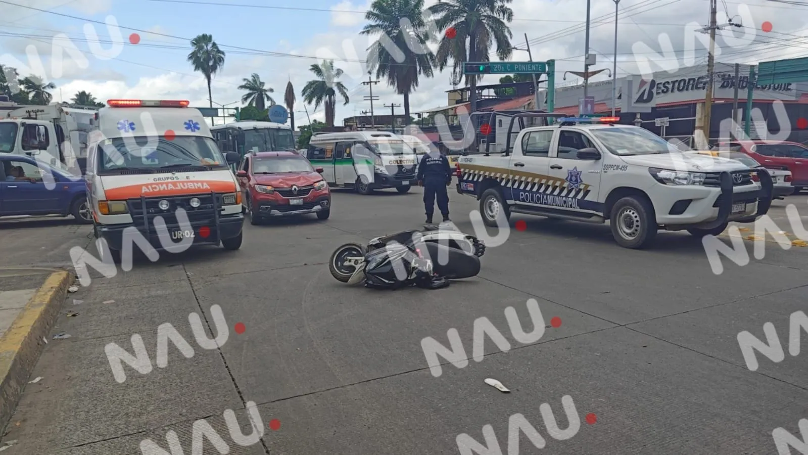 Mujer Lesionada en Accidente de Motocicleta y Vehículo Particular en Tapachula