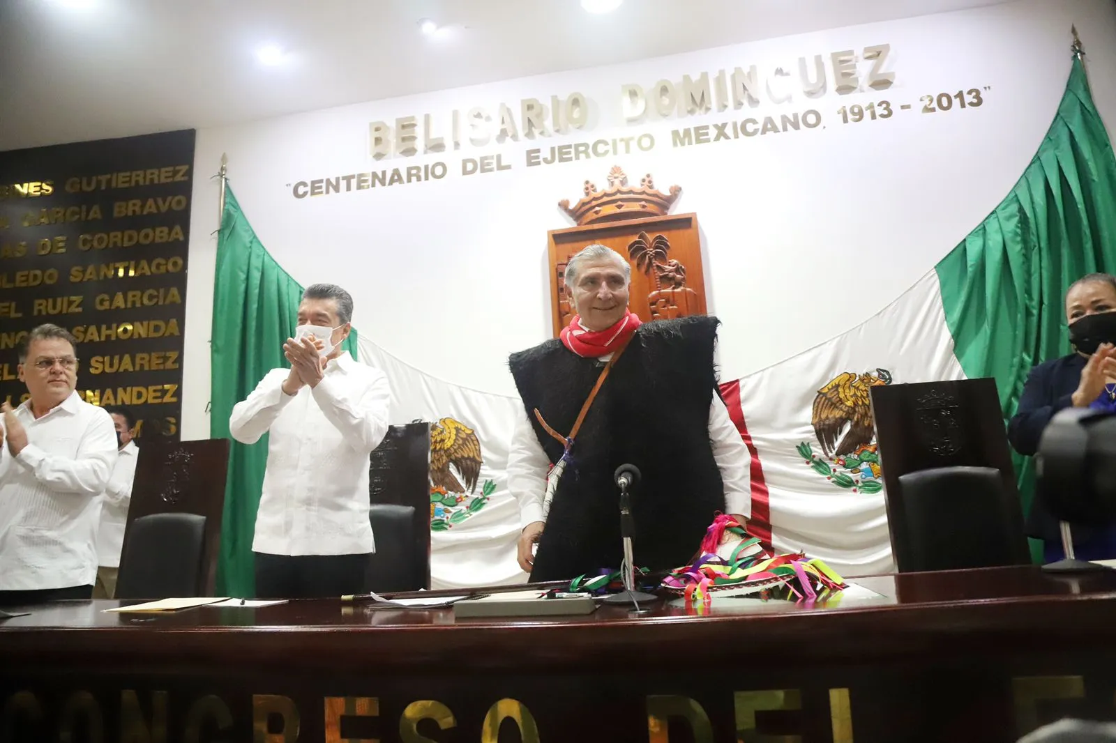 Rutilio Escandón acompaña a Adán Augusto López en el conversatorio con el Congreso de Chiapas