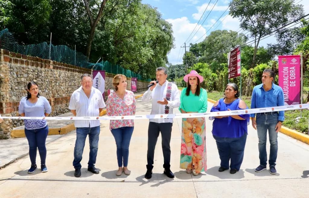 Rutilio Escandón inaugura pavimentación del camino a “Loma Linda”, en Tapachula