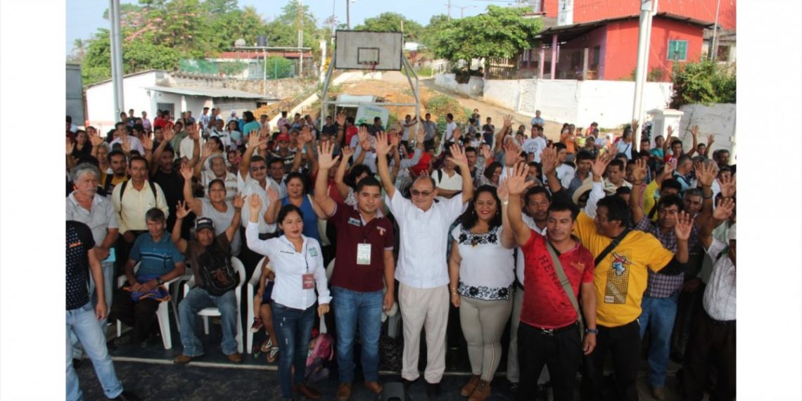 Edil Óscar Gurría encabeza la entrega de tarjetas del programa federal Sembrando Vida