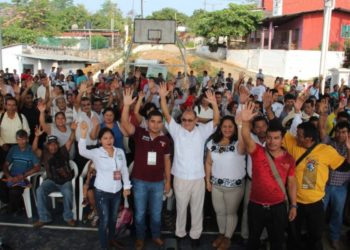 Edil Óscar Gurría encabeza la entrega de tarjetas del programa federal Sembrando Vida