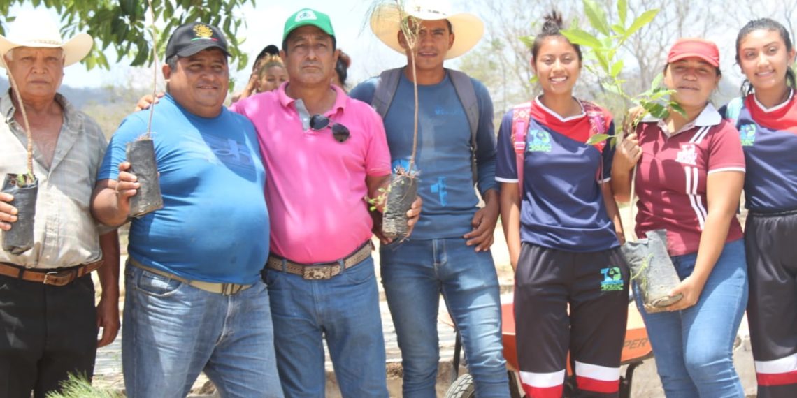 En el día Mundial Del Medio Ambiente alcalde Carlos Calvo entrega más de 50 millares de árboles