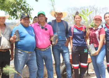 En el día Mundial Del Medio Ambiente alcalde Carlos Calvo entrega más de 50 millares de árboles