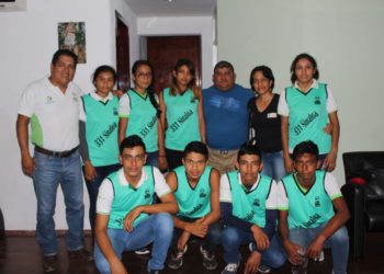 Carlos Calvo felicita a los atletas del Cobach 331 del ejido Sinaloa