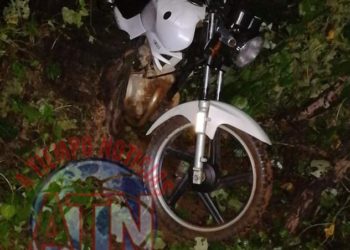 Abandonan motocicleta posiblemente robada