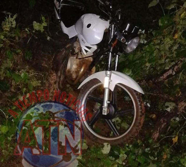 Abandonan motocicleta posiblemente robada