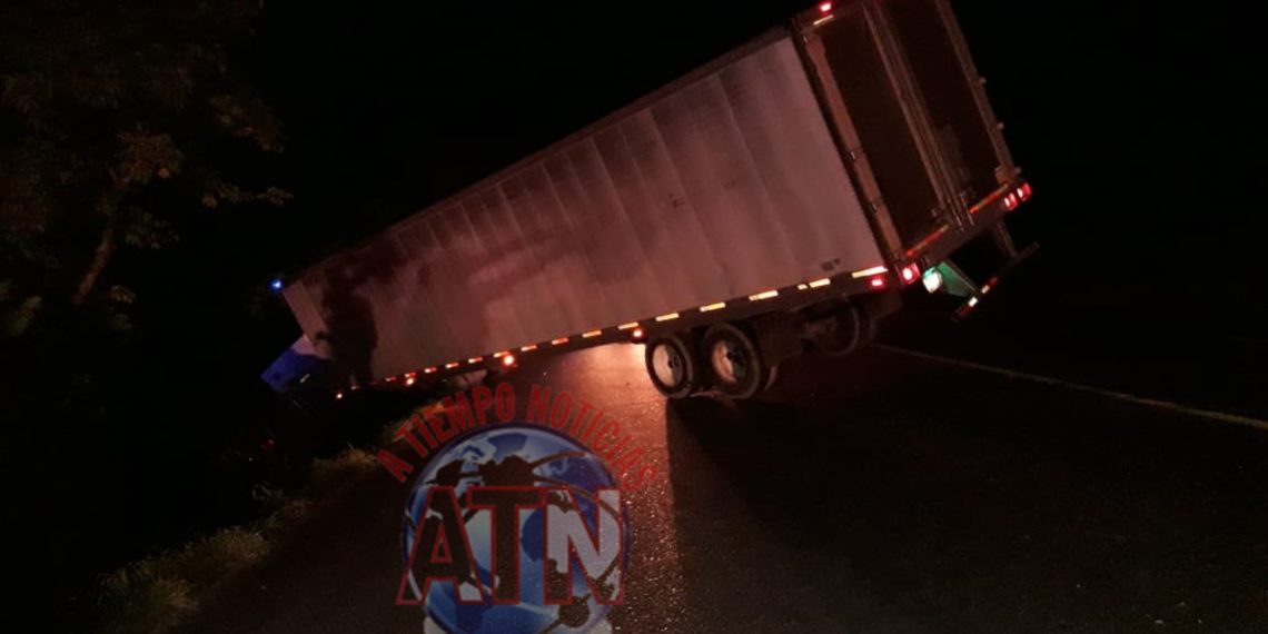 Un muerto al chocar vehículo contra tráiler
