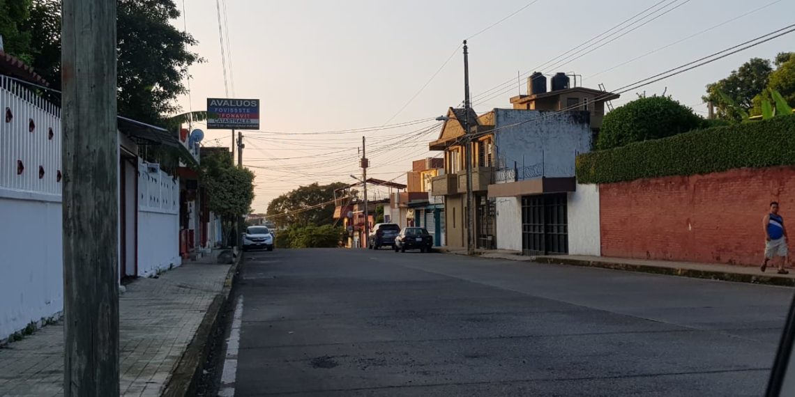 Tres sujetos lo asaltaron cuando dormía en su carro