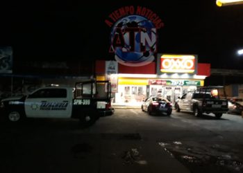 Asaltan Oxxo con violencia