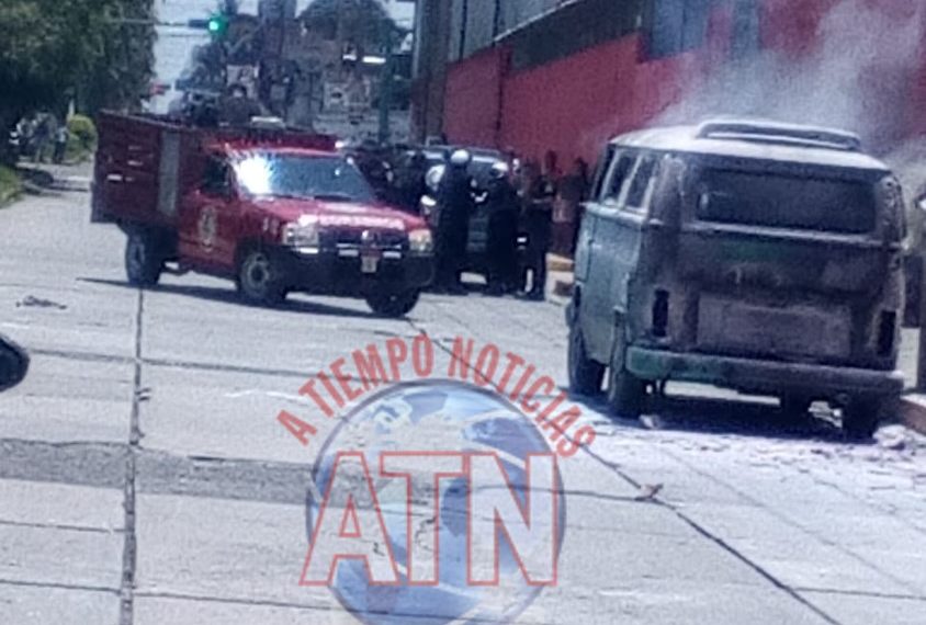 Se incendia combi particular