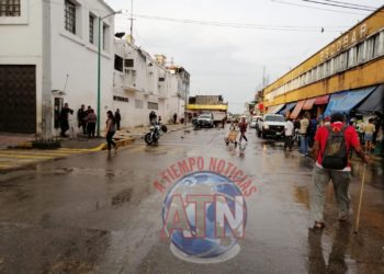 Desalojan a más de 300 comerciantes informales del primer cuadro de la ciudad