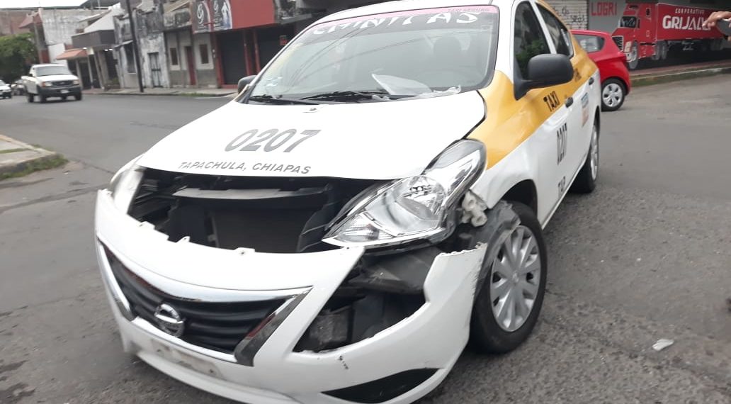 Chocan dos vehículos