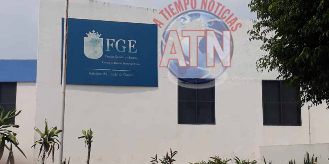 Roban motocicleta de una casa