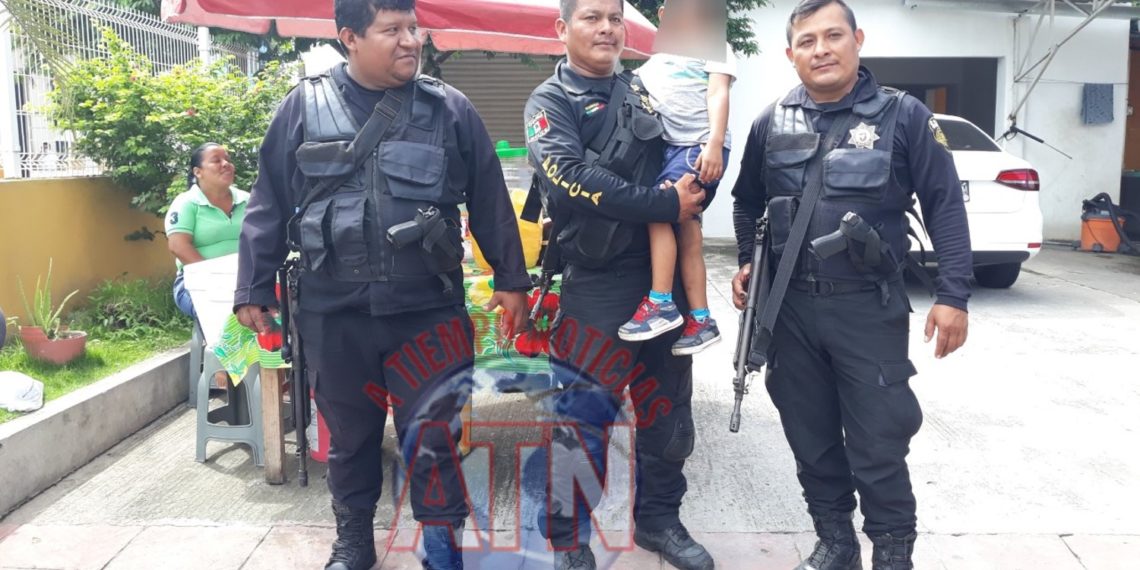 Policías motorizados de la policía estatal preventiva, localizan a niño migrante desaparecido