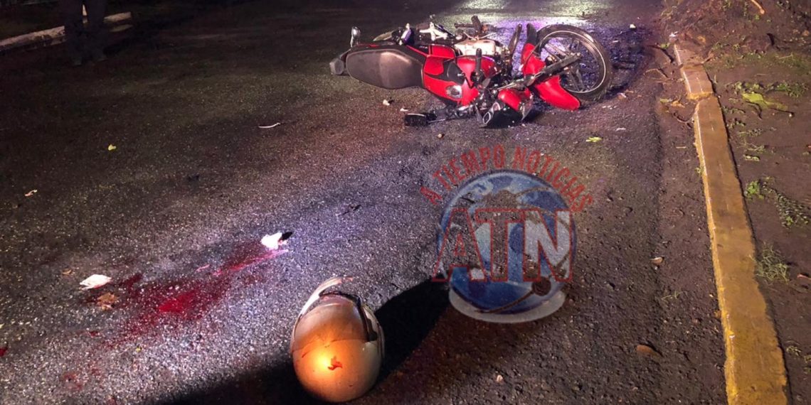 Dos lesionados al derrapar la motocicleta en que viajaban