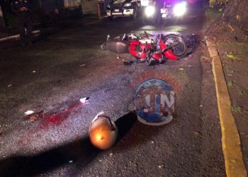 Dos lesionados al derrapar la motocicleta en que viajaban