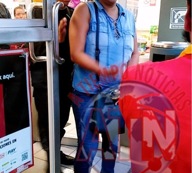 Entraron a robar abarrotes a una tienda de Oxxo