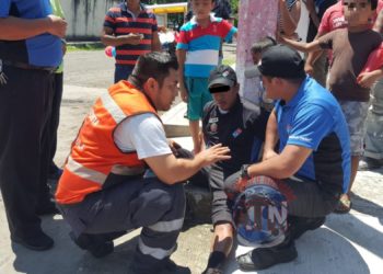 Joven repartidor de pizzas derrapa