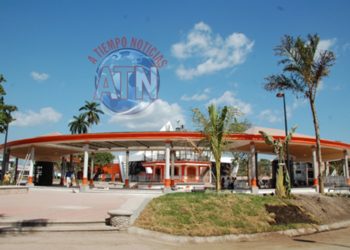 Roban vehículo frente al parque bicentenario